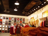 Boutique moderne Möbel Kleidung Display Rack Schneider Shop Innen architektur Kleidungs stücke Shop Dekoration