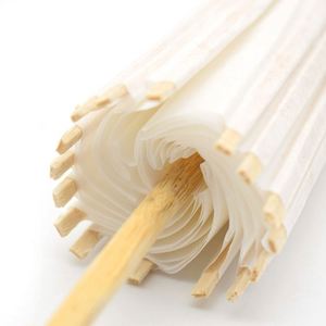 Parasol en papier blanc avec manche en bois vierge pour mariage, vente en gros - Product Image 2
