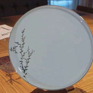 Assiette moderne simple en <span class=keywords><strong>porcelaine</strong></span> <span class=keywords><strong>de</strong></span> Chine dorée Design classique écologique pour la maison <span class=keywords><strong>et</strong></span> l'hôtel <span class=keywords><strong>Service</strong></span> <span class=keywords><strong>de</strong></span> <span class=keywords><strong>table</strong></span> <span class=keywords><strong>de</strong></span> Noël - Product Image 4