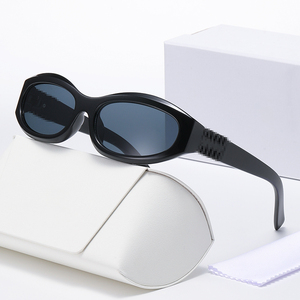 0611 Nuevas Gafas de Sol de Moda Retro Clásicas con Marco Pequeño de Ojo de Gato Negro, Gafas de Sol Rectangulares Vintage para Mujer - Product Image 4