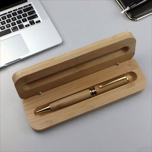 Ensemble personnalisé écologique - Fontaine et stylo en bambou avec logo gravé, stylo à bille personnalisé, cadeau - Product Image 1