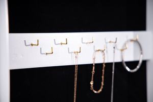 מודרני ארון תכשיטים בסגנון חופשי מגשר עץ Mdf עם מגירה מלאה מראה מלא ו פטיפון לסלון ביתי - Product Image 5