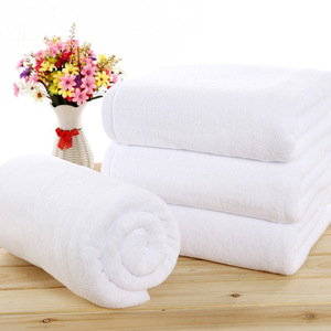 Toalla de baño de algodón puro blanca de 80x180cm y 800g, para uso hotelero, suave, de color sólido, rectangular, para spa y alojamiento. - Product Image 1