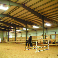 Cobertizo de metal Edificio prefabricado Estructura de acero Almacén Ingeniería prefabricada Arena de equitación cubierta Entrenamiento de caballos