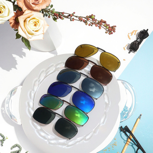 Práctico personalizable adecuado para usuarios miopes Logo Protección UV personalizada TAC Lentes polarizadas Gafas de sol con clip - Product Image 1