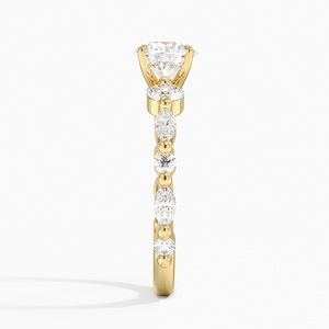 Bague de fiançailles élégante couleur or avec pierre scintillante style diamant, bijou romantique pour demande en mariage - Product Image 2