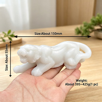 Vente en gros de statues de tigre en jade blanc naturel sculptées à la main, en cristal, pour la décoration de la maison et le Feng Shui