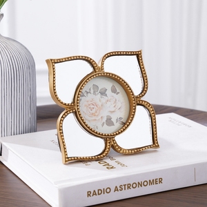 <span class=keywords><strong>Cornice</strong></span> Portafoto Vintage Popolare in Resina, <span class=keywords><strong>Cornice</strong></span> Barocca Intagliata <span class=keywords><strong>Dorata</strong></span>, Decorazione Estetica da Tavolo e da Parete per Studio, Oggetto di Scena, Decorazioni Nuziali, All'ingrosso - Product Image 3