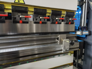 Da69t Hệ Thống 220t4000 CNC Báo Chí Phanh Máy 8 + 1 Trục Tự Động 8 + 1 Trục Đấm Chết Công Cụ Cho Nhôm Uốn Bao Gồm Bơm - Product Image 6