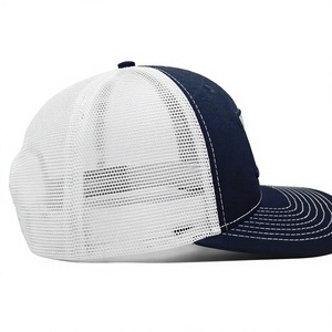 Gorra Trucker Ajustable de 5 Paneles con Visera Curva Estructurada y Malla Trasera para Deportes al Aire Libre, Uso Casual para Adultos, Hecha en Fábrica en Vietnam - Product Image 3