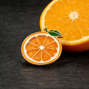 Broche en métal avec motif de fruits, vente en gros, broche en émail <span class=keywords><strong>liquide</strong></span> scintillant de dessin animé, broche personnalisée orange, sable mouvant pour chapeau - Product Image 5