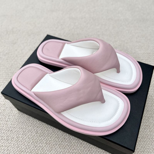Sandales de luxe en <span class=keywords><strong>cuir</strong></span> rembourré souple à plateforme pour <span class=keywords><strong>femme</strong></span>, tongs de créateur imperméables antidérapantes pour l'été en extérieur - Product Image 4