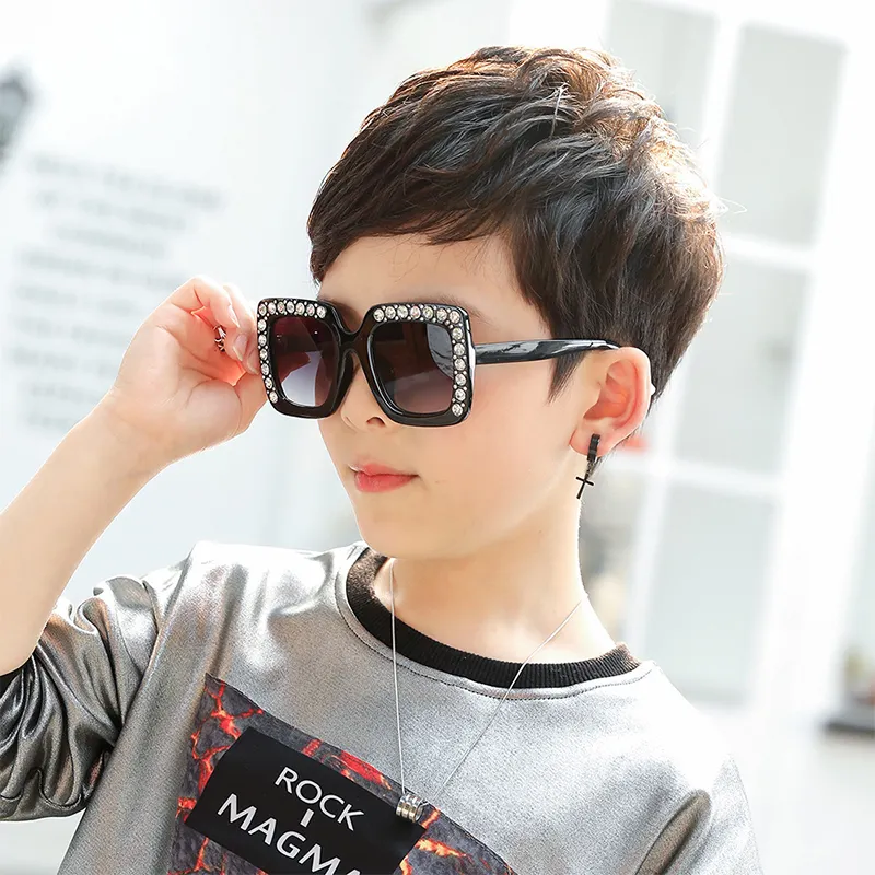 2024 à la mode luxe diamant lunettes enfants grand cadre carré enfants lunettes de soleil strass surdimensionné garçons lunettes de soleil pour les filles