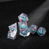 Ensemble de 7 dés personnalisés en résine transparente à cœur liquide, avec incrustations de paillettes fantaisie et d'étoiles de mer, numérotés argentés, pour jeu de D&D