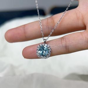 Collier pendentif en argent pur S925 avec petit diamant bleu d'eau douce, motif de poissons s'embrassant, collier doux et oxygénant, accessoire pour clavicule - Product Image 1