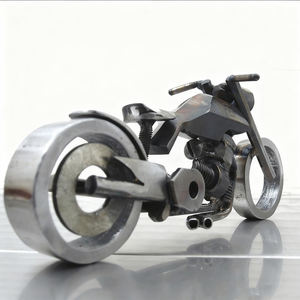 플라워 로고가 특징인 신학기 맞춤 프린트, 현대적인 야외 스테인리스 스틸 오토바이 조각상 페인팅 금속 공예품 - Product Image 2