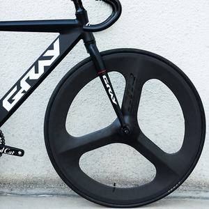 Bicicletta Grigia 700C a Scatto Fisso, <span class=keywords><strong>Bici</strong></span> <span class=keywords><strong>da</strong></span> Strada a Velocità Singola in Lega di Alluminio con Set di Ruote a 3 Razze in Fibra di Carbonio - Product Image 2