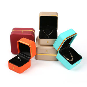 Kulit kustom logo pribadi mewah cincin berlian kemasan kotak perhiasan plastik untuk cincin pernikahan - Product Image 1