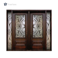 Porte d'entrée en bois massif sur mesure avec grille décorative en fer forgé et design en fonte pour l'extérieur