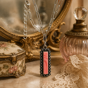Collana con ciondolo rettangolare rosso a trama letteraria, regalo retrò da donna per tutti i giorni - Product Image 6