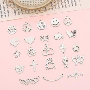 طقم مجوهرات وإسورة ساحرة للنساء مصنوعة بشكل سلسال من الفولاذ المقاوم للصدأ للبيع بالجملة - Product Image 4