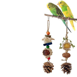 Mangeoire à oiseaux en bois de maïs naturel écologique, forme ronde, pour perroquets, utilisation en extérieur et en intérieur, toutes saisons - Product Image 3