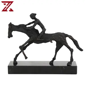 Scultura di cavallo in ferro diretta in fabbrica con personaggi decorazioni per l'equitazione statua di cavallo in metallo per la decorazione domestica