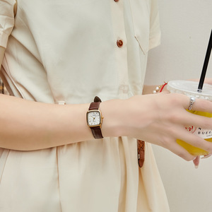 Nouvelle montre pour femme, élégante, compacte, de haute qualité, en cuir véritable, montre à quartz rétro - Product Image 3