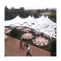 Tente de réception extérieure personnalisée en alliage d'aluminium pour 200 personnes, robuste, imperméable, résistante aux UV, distance entre les poteaux de 5 m, longueur de 15 m