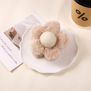 Nouvelle pince à cheveux en peluche fleurie 8cm, accessoire de mode mignon pour femmes, automne-hiver - Product Image 5