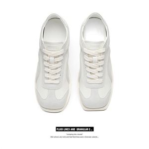 Baskets de sport décontractées polyvalentes à lacets, légères, antidérapantes, à bout carré, avec empeigne en peluche respirante et semelle plate - Product Image 3