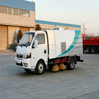 Camion balayeuse routière à essence 4x2 personnalisé avec ensemble supérieur de balayage complet et châssis mini pour l'assainissement