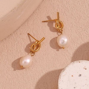 Boucles d'oreilles clous en acier inoxydable plaqué or 18 carats, motif nœud, bijoux personnalisés tendance pour femmes, articles de luxe de la mode - Product Image 2