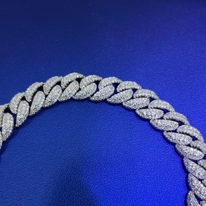 Bracelet VVS Moissanite Cuban Link Iced Out plaqué or argent 925 pour hommes et femmes, passe le test du diamant - Product Image 2