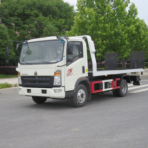 Camion de dépannage HOWO 3 tonnes avec plateau inclinable, lit coulissant hydraulique et planche d'extension arrière pliable pour l'<span class=keywords><strong>assistance</strong></span> au remorquage de voitures en ville - Product Image 5