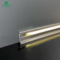 Plinthe LED architecturale minimaliste pour éclairage d'ambiance indirect
