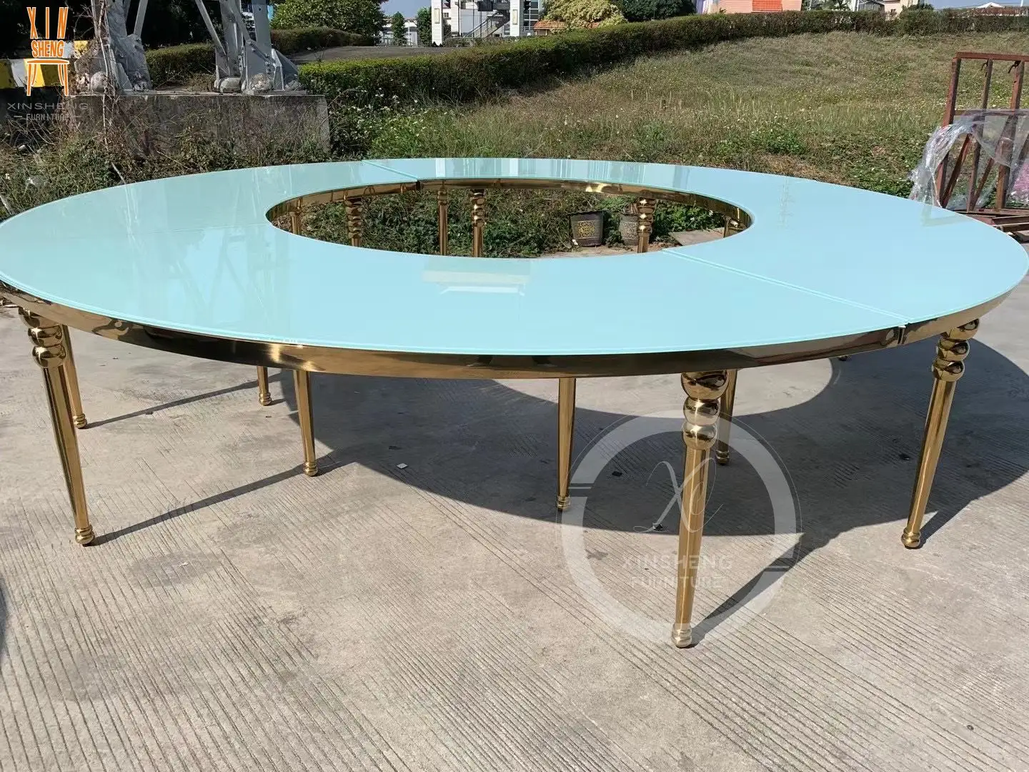 豪華なステンレス鋼の月のテーブル半円形のホテルイベントサーペンタインの結婚式のテーブル