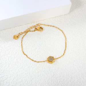 สร้อยข้อมือรูปหัวใจประดับเพชรซิร์คอนทรงเรขาคณิตสำหรับผู้หญิง ของขวัญสุดหรู ฝังเพชรขนาดเล็ก วัสดุสแตนเลส เครื่องประดับแฟชั่น - Product Image 2