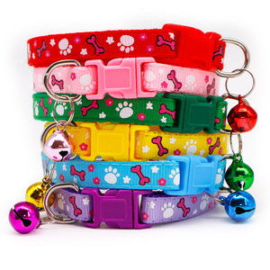 Collar de nailon para mascotas con diseño de separación, hebilla separable, estampado de pata, Collar de perro y gato con campana - Product Image 1
