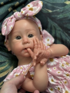 Muñeca Reborn Flexible <span class=keywords><strong>de</strong></span> 18 Pulgadas, Cuerpo Completo <span class=keywords><strong>de</strong></span> Silicona, Niña Realista, Juguete Suave para Recién Nacidos, Set <span class=keywords><strong>de</strong></span> Regalo para Niños con Accesorios - Product Image 5