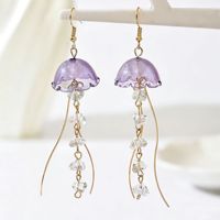 Boucles d'oreilles tendance en perles de verre oniriques avec créatures marines fluides et motifs pastèque