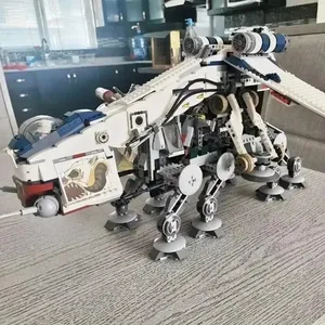 10195 Dropship Republic con AT-OT Walker, Juego <span class=keywords><strong>de</strong></span> Bloques <span class=keywords><strong>de</strong></span> Construcción, Ladrillos <span class=keywords><strong>de</strong></span> Juguete, 05053, Kit <span class=keywords><strong>de</strong></span> Modelo <span class=keywords><strong>de</strong></span> Robot <span class=keywords><strong>de</strong></span> <span class=keywords><strong>la</strong></span> <span class=keywords><strong>Guerra</strong></span> <span class=keywords><strong>de</strong></span> <span class=keywords><strong>los</strong></span> <span class=keywords><strong>Clones</strong></span>, Regalo para Niños, 1758 Piezas - Product Image 4