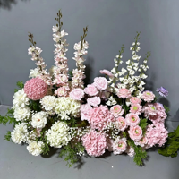 Décoration de mariage : Composition florale rose au sol, fleurs artificielles pour allée de mariage, fleurs de guidage roses pour passage de mariage