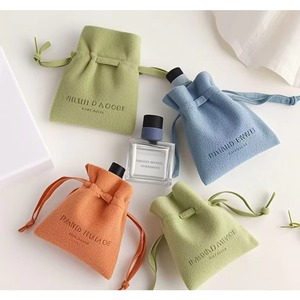 Pochette personnalisée de luxe en suède écologique avec cordon en satin de soie, petit sac cadeau recyclable pour mariage, anniversaire, parfum, bonbons - Product Image 5