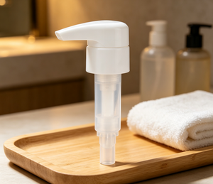Dispensador de loción de plástico blanco de 28/410 y 4.5 ml con bomba de bloqueo izquierda/derecha para champú, gel de ducha y botellas de cosméticos - Product Image 1