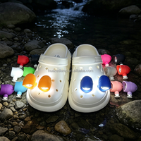 Neu eingetroffen: Vibrationsensor-LED-Blitzlicht für Clogs – Abnehmbares PVC-Schuhlicht-Zubehör für nächtliches Gehen, Radfahren, Camping