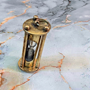 Porte-clés Sablier en Laiton Massif, Décoration Métallique, Cadeau Nautique - Product Image 1