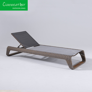 Chaises longues de luxe pour piscine Chaises longues vintage <span class=keywords><strong>en</strong></span> osier pour extérieur <span class=keywords><strong>en</strong></span> <span class=keywords><strong>résine</strong></span> et osier avec coussin rembourré imperméable - Product Image 1