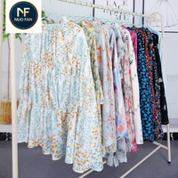 Vêtements d'occasion, Grade A, Robe mi-longue en mousseline de soie à fleurs pour femme, été, couleurs et tailles variées, commande minimum 500 kg