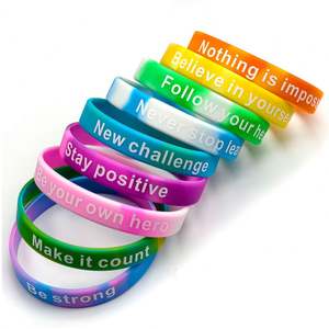 Bracelet en silicone extensible avec citation inspirante, cadeau pour le mois de la gratitude, adapté aux travailleurs sociaux - Product Image 1